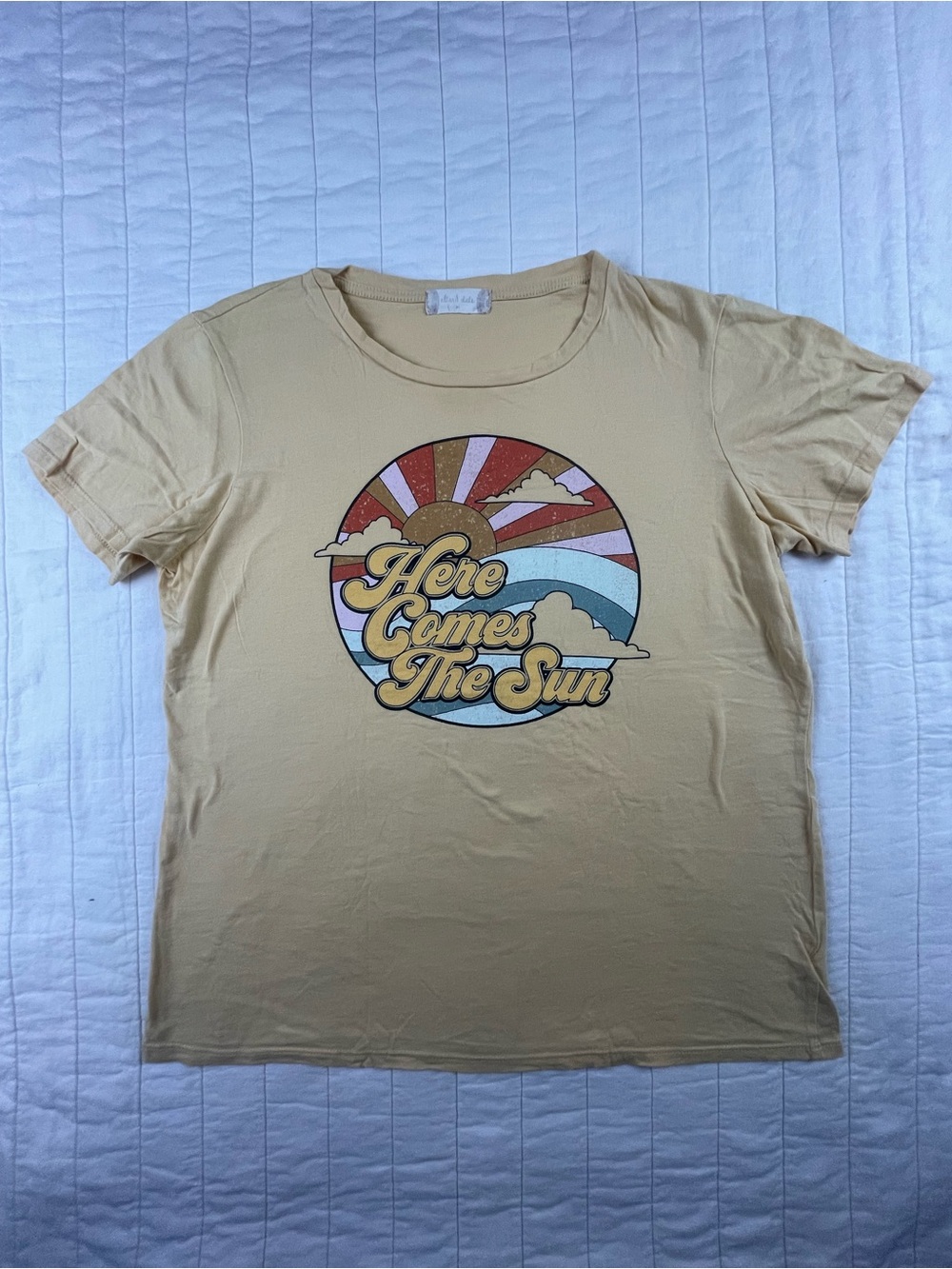 Altar’d State Graphic 'Here Comes The Sun' Yellow Tee medium